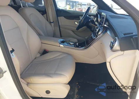 2018 Mercedes-Benz Glc 300 4Matic z USA, uszkodzony, nr VIN WDC0G4KBXJV106522